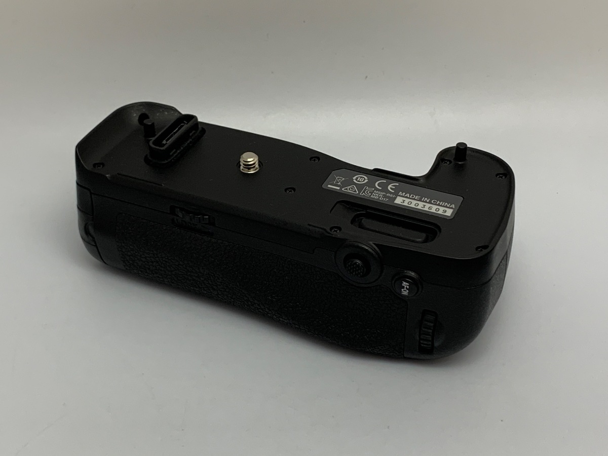 【中古】ニコン マルチパワーバッテリーパック MB-D17