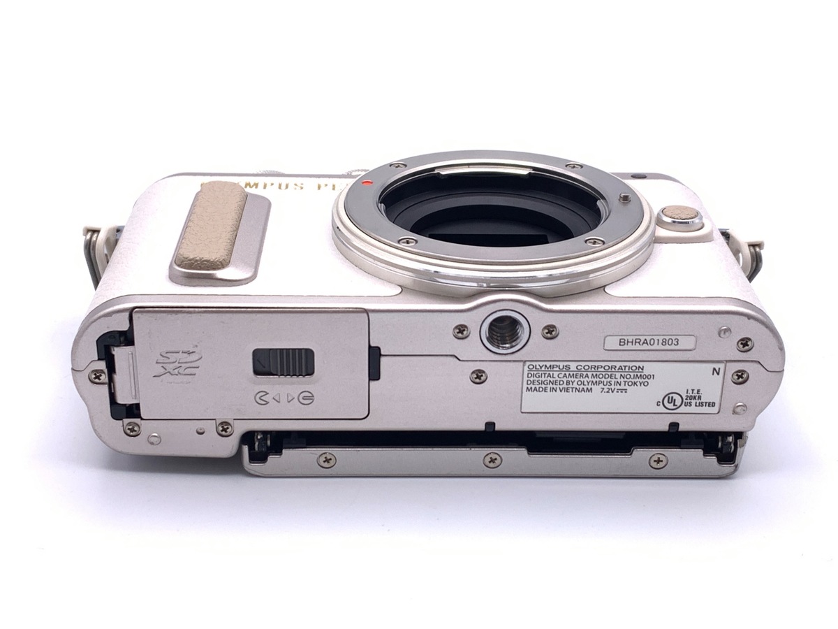 うさぎ　　OLYMPUS PEN E-PL8 ホワイト　中古 OLYMPUS PEN オリンパス ミラーレス E-PL8 レンズキット