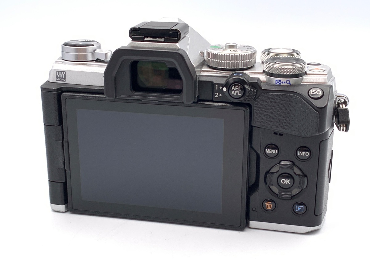 極美品オリンパスOLYMPUSOM-D E-M5 MarkIIIボディーシルバー 中古】オリンパス ミラーレス一眼 OM-D E-M5 Mark II シルバー【B】