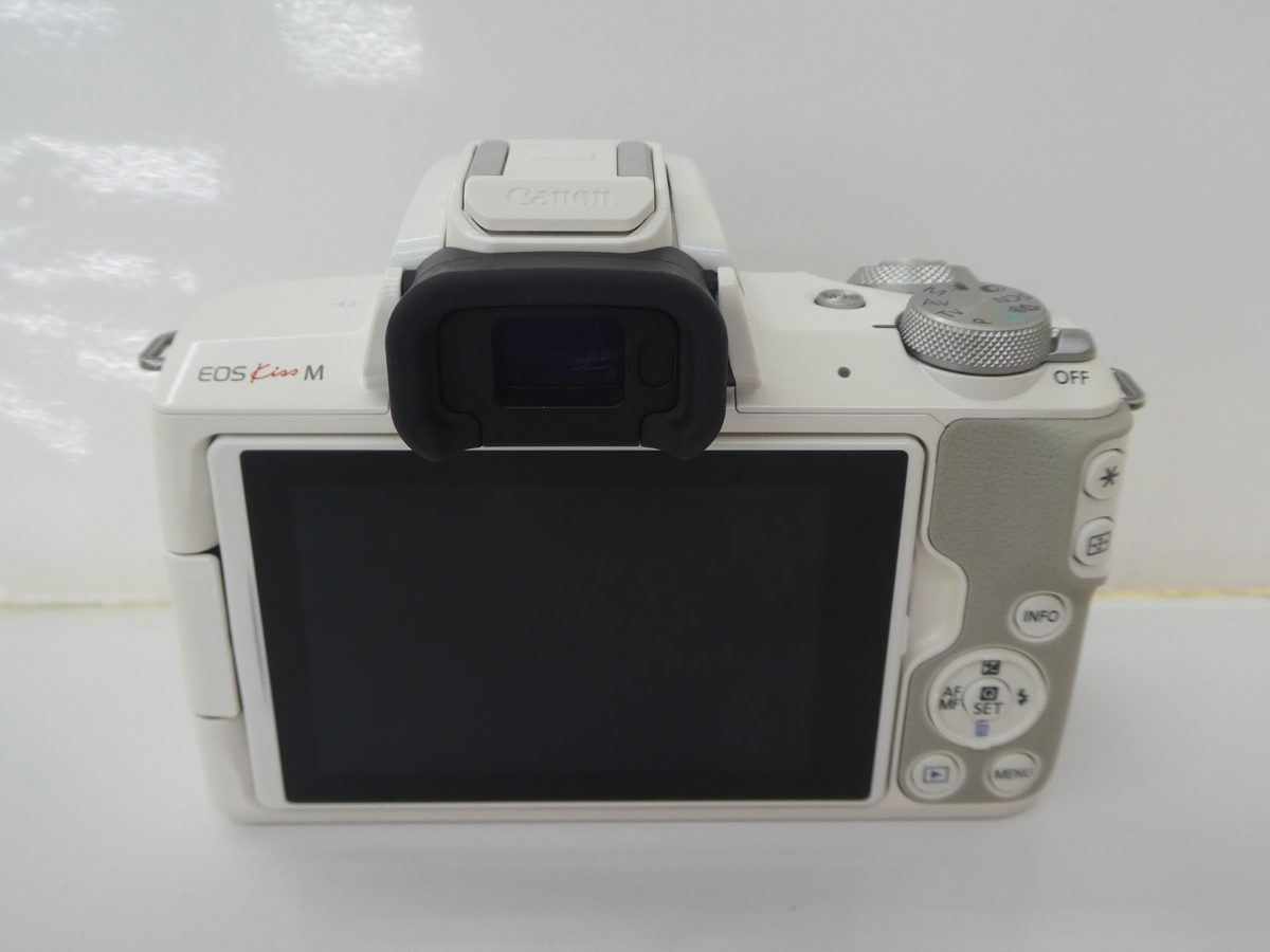 【中古】キヤノン EOS Kiss M ボディ ホワイト