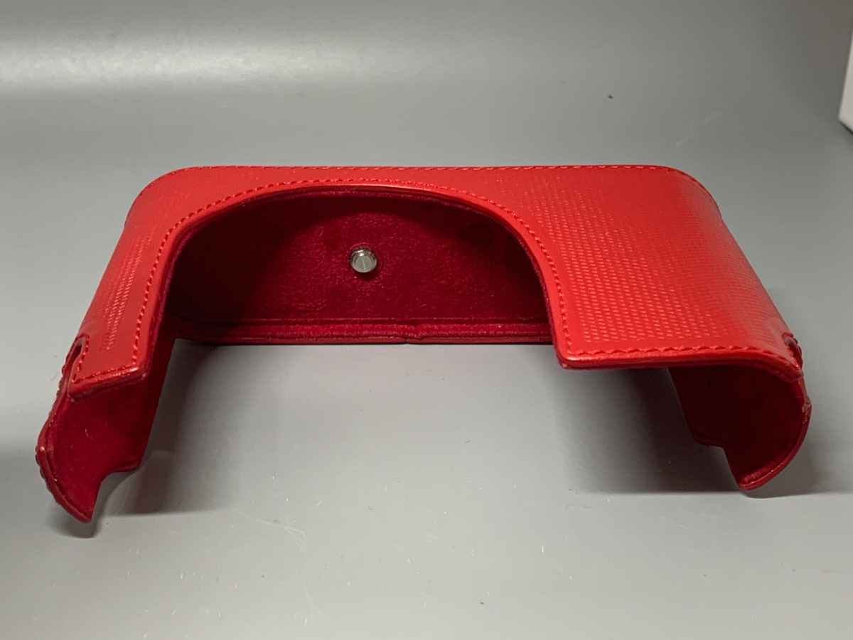【中古】ライカ Q2用プロテクター レッド