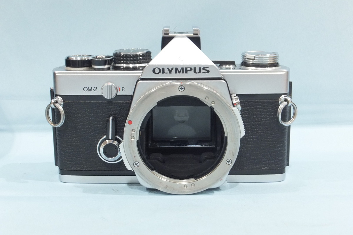 特別オファー 中古：C(やや難あり)】オリンパス シルバー ボディ OM-2 フィルムカメラ