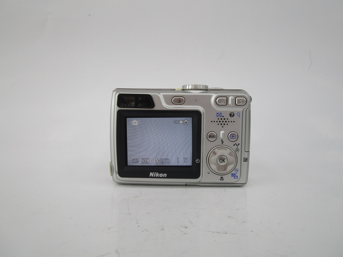 中古：B(並品)】ニコン（Nikon）COOLPIX 7900 プライムシルバー【710万
