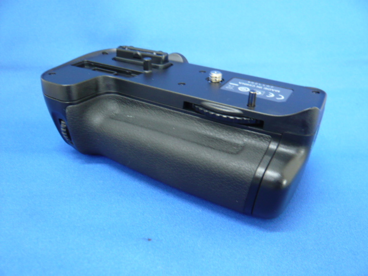 ニコン純正 マルチパワーバッテリーパック MB-D11 ニコンD7000ボディ