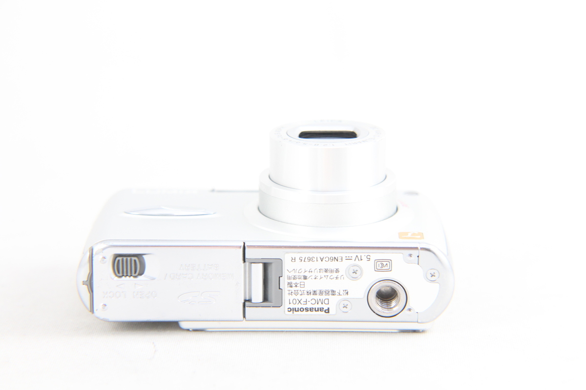 Panasonic LUMIX DMC-FX01 シルバー コンパクトデジタルカメラ 中古