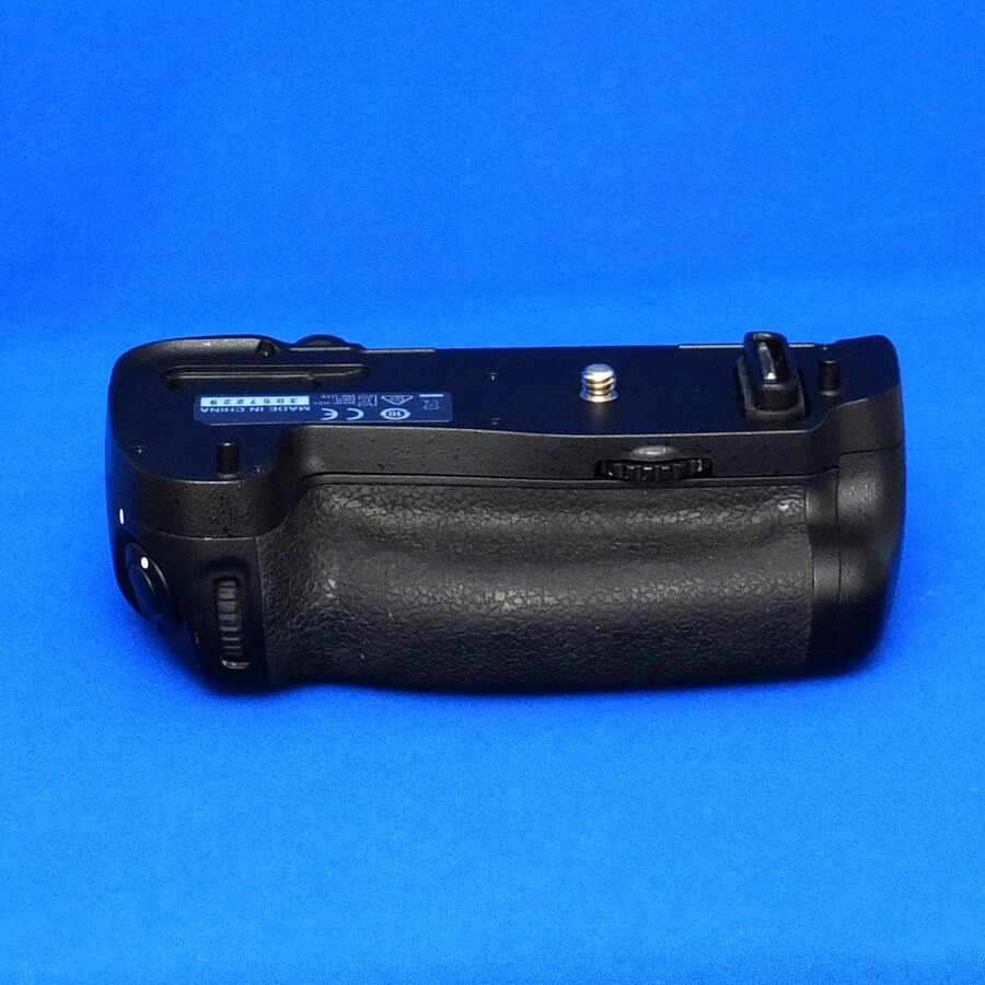 中古：B(並品)】ニコン マルチパワーバッテリーパック MB-D16