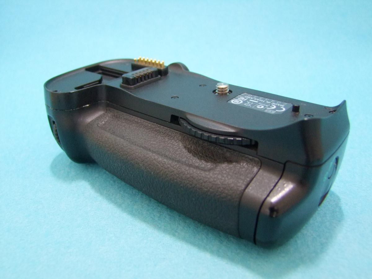 中古：B(並品)】ニコン マルチパワーバッテリーパック MB-D10