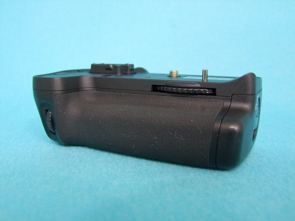 新品♪ Nikon純正 MB-D11マルチパワーバッテリーパック Nikon MB-D11バッテリー、D7000対応、保証