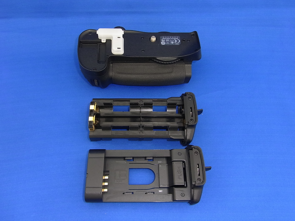 [純正:未使用：新古品] Nikon純正マルチパワーバッテリーパックMB-D10 Nikon MB-D10、D700・D300用、Li-ionバッテリー対応