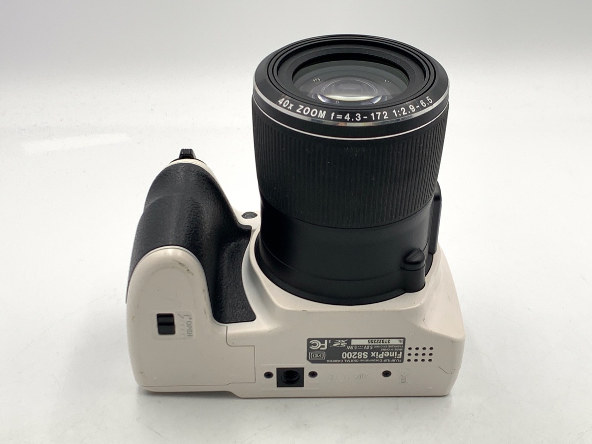 FinePix S8200 ホワイト【1620万画素】