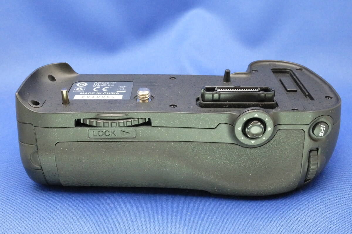 Nikon D800 D810用マルチパワーバッテリーパック　MB-D14 Nikon D800 D810用マルチパワーバッテリーパックMB-D14