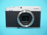 長瀬　美品Aランク査定　富士フィルム　XE４　シルバーボディ 良品｜シャッター数6 738回] FUJIFILM X-E4 ボディ シルバー