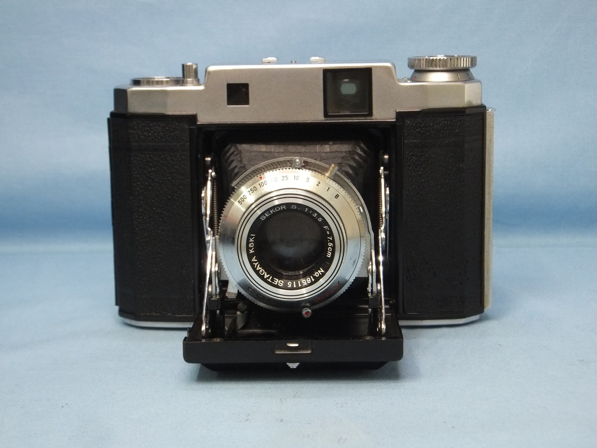 Review | Mamiya C22 — Gregory Couch
