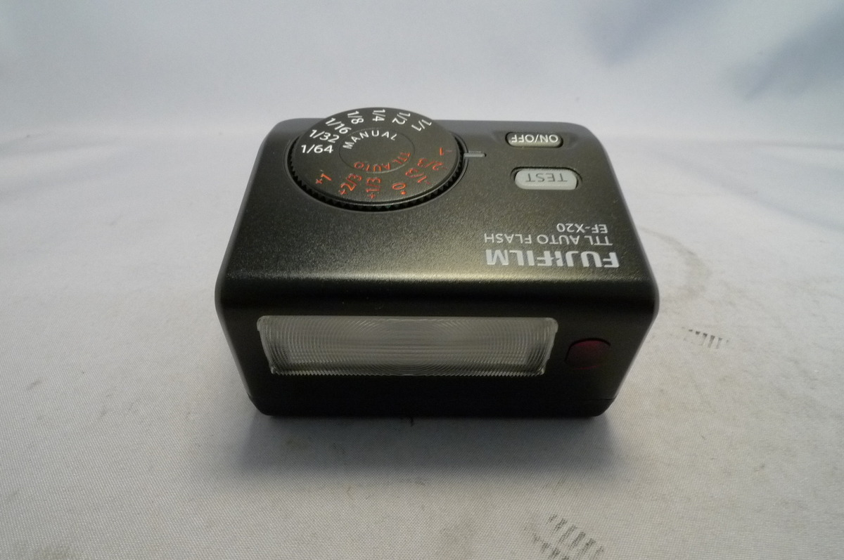 FUJIFILM X100T /ストロボ FUJIFILM EF-X20 FUJIFILM X100T /ストロボ FUJIFILM EF-X20