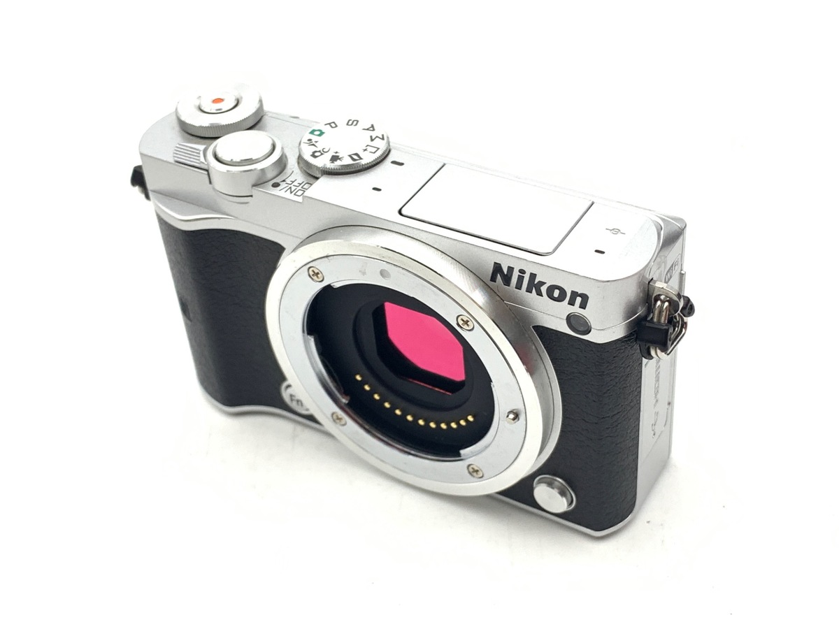 ジャンク品　Nikon 1 J5 本体とバッテリー付き ジャンク品 Nikon 1 J5 本体とバッテリー付き