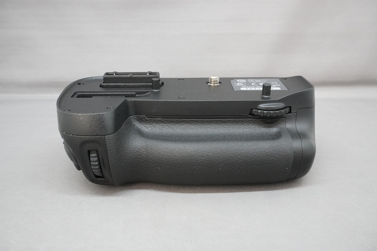 Nikon MB-D15 純正バッテリー付き マルチパワーバッテリーパック MB-D15 - 概要 | アクセサリー | ニコン