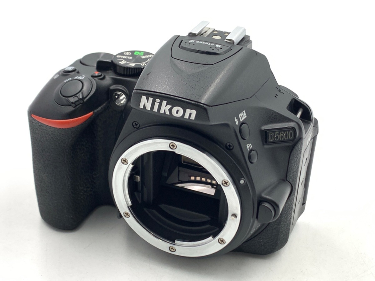 �j�R�� D5600 �{�f�B