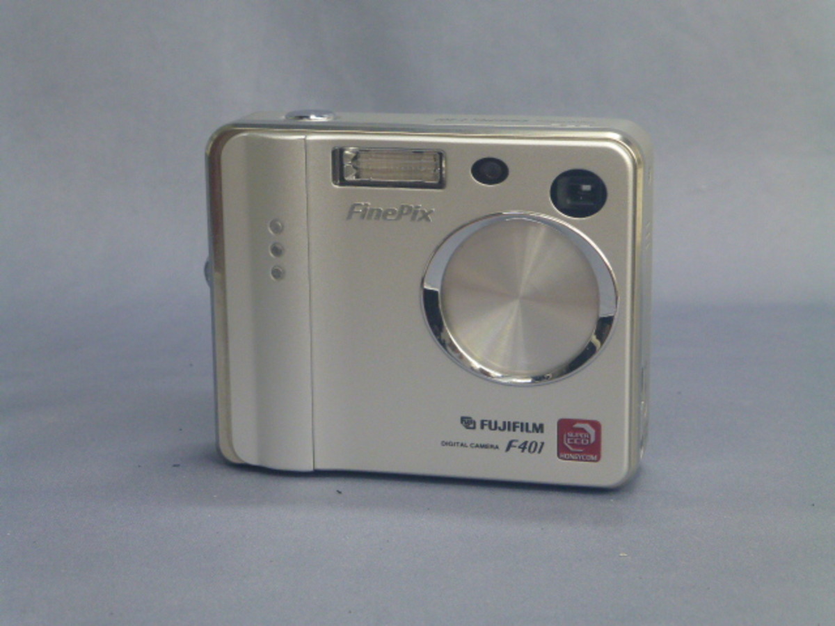 富士フィルム／finepix デジタルカメラF401。【本体のみ　付属品無し】。 中古：B(並品)】フジフイルム FinePix F401 | 2444240045434