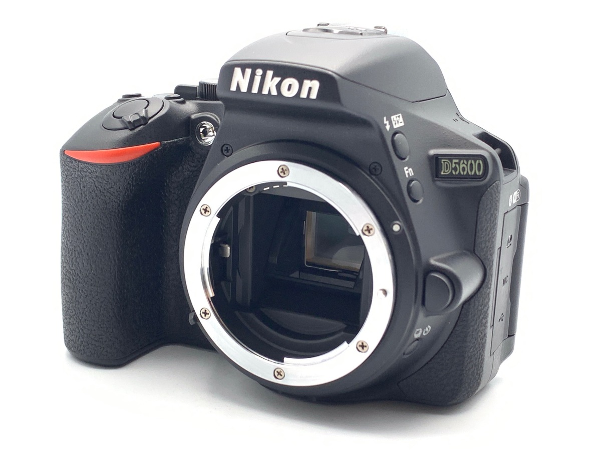 ★ショット数5,904 枚・超美品★ ニコン D5600 ボディ #18464 1841 ☆NIKON ニコン D5600 ボディ 18-55VR レンズ 箱付き＋