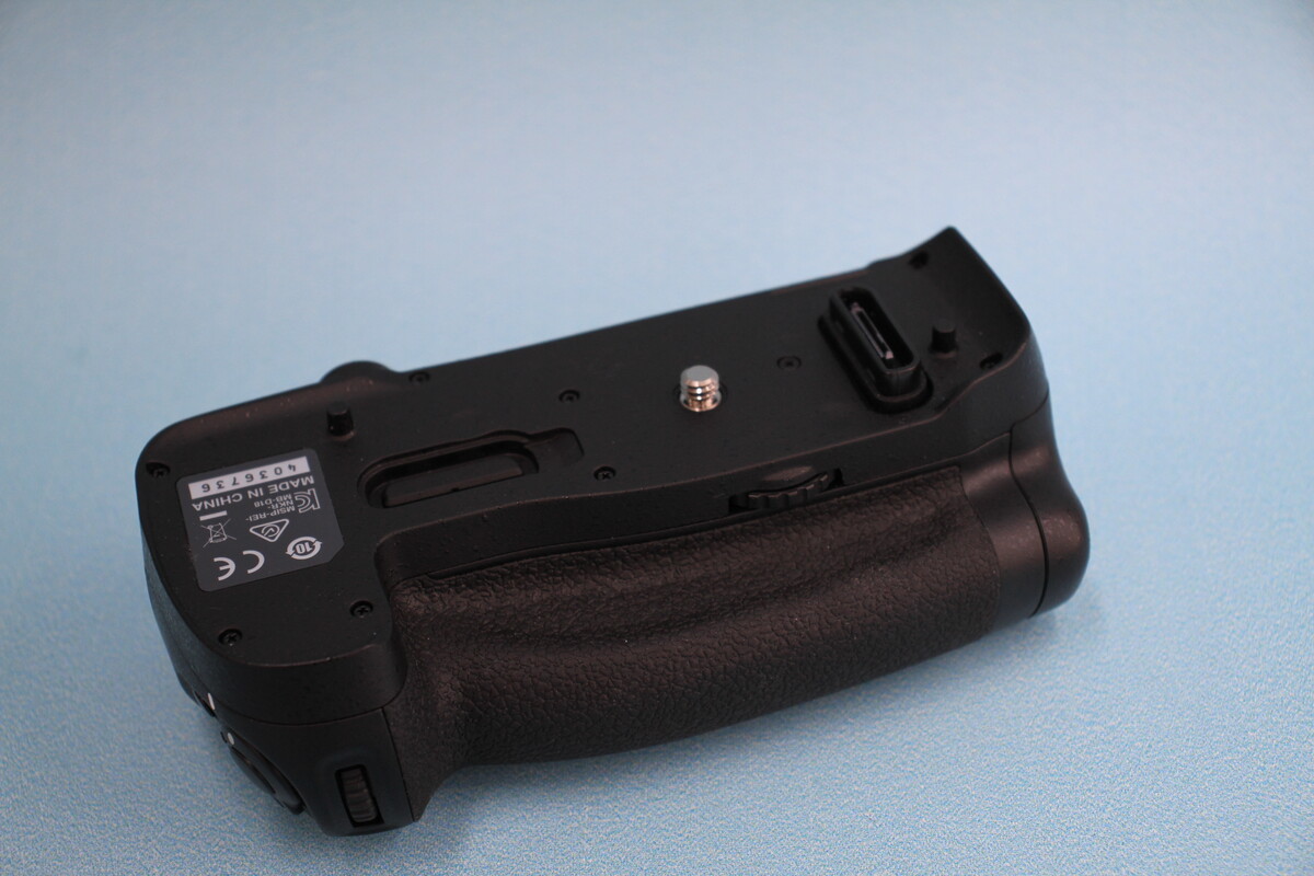 中古】ニコン マルチパワーバッテリーパック MB-D18 在庫一覧｜カメラ