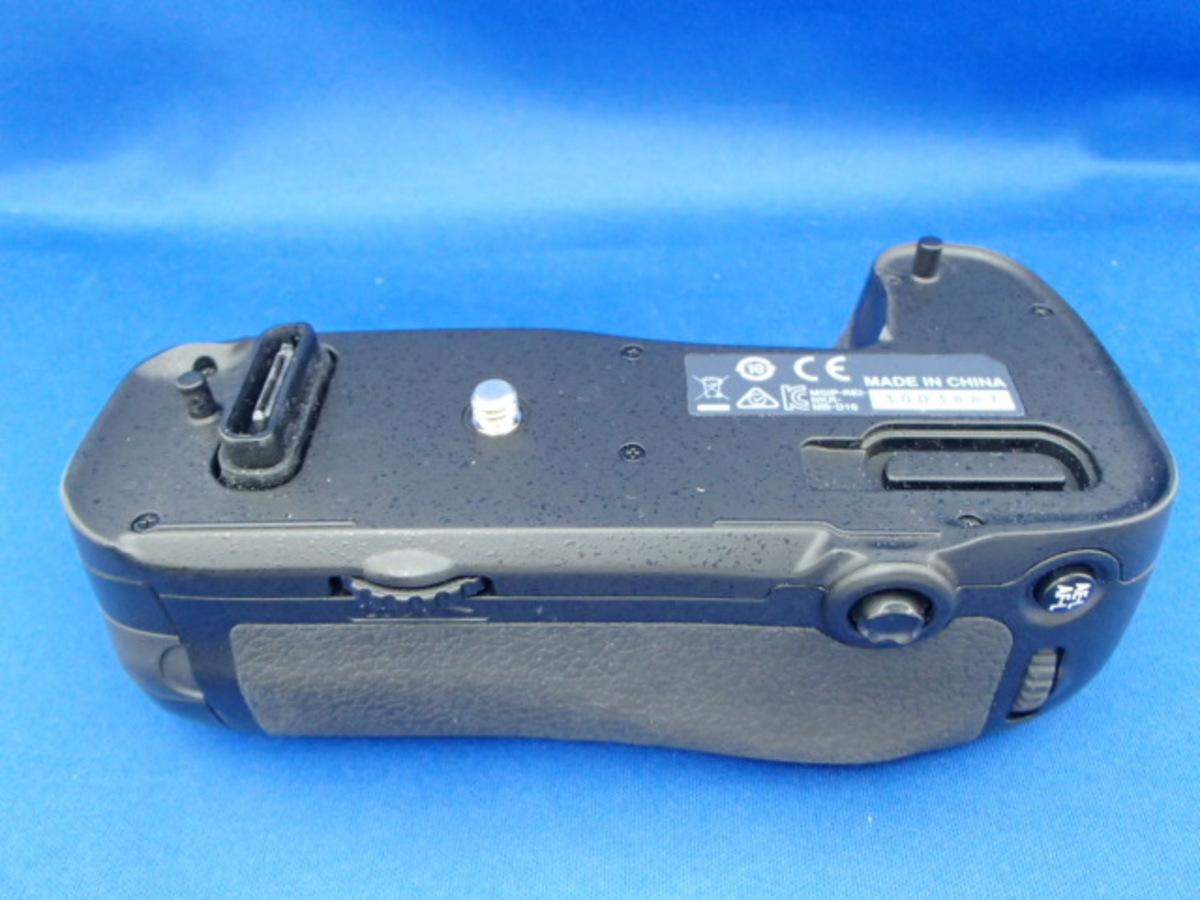 中古：B(並品)】ニコン マルチパワーバッテリーパック MB-D16