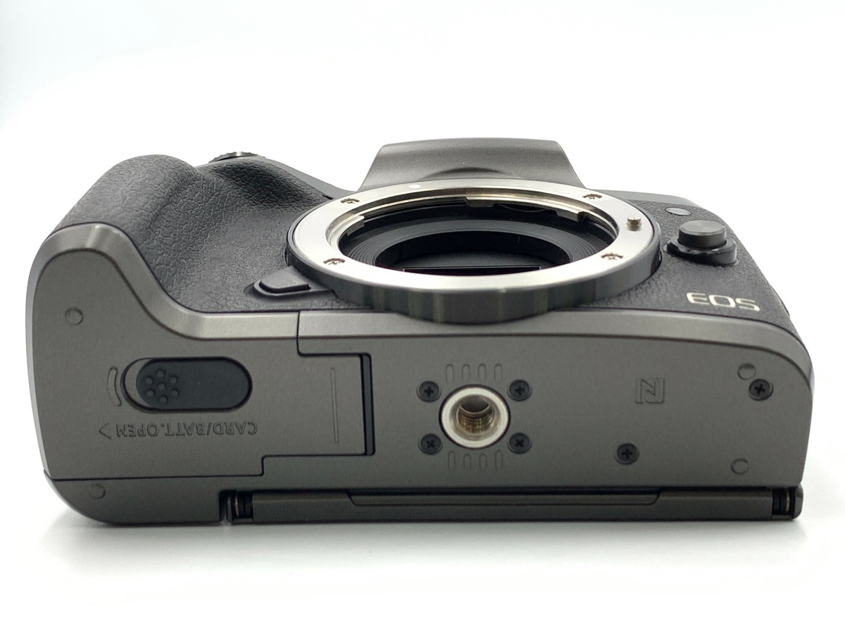 EOS M5 ボディ【2420万画素】