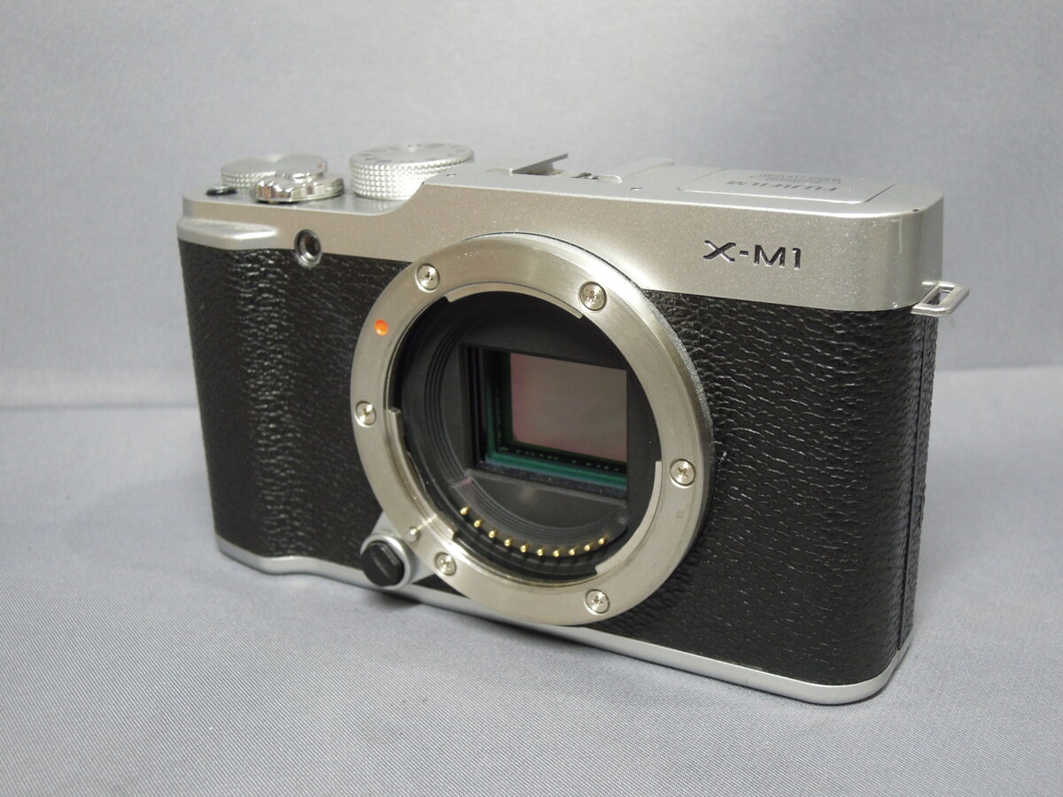 X-M1 ボディ シルバー【1630万画素】