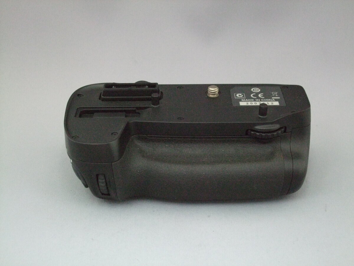 中古：B(並品)】ニコン マルチパワーバッテリーパック MB-D15 