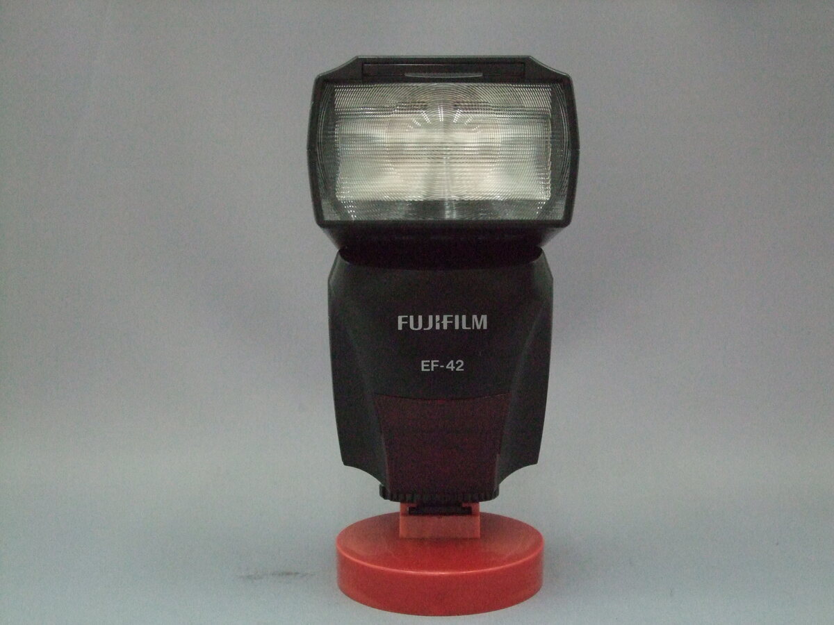 【中古】「非常に良い」富士フイルム クリップオンフラッシュ EF-42 Fujifilm クリップオンフラッシュ EF-42が撮影現場で圧倒的人気