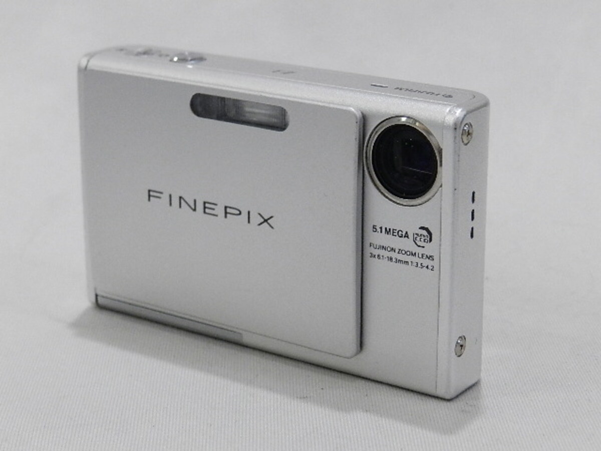 【お値下げ歓迎・美品】 FUJIFILM FinePix Z3 シルバー 中古：C(やや難あり)】フジフイルム（FUJIFILM）FinePix Z3 シルバー