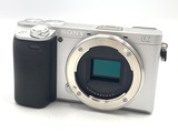 SONY α6400 シルバー　ほぼ未使用 最終値下げ】SONY α6400 ミラーレスカメラ シルバー バック付き SONY