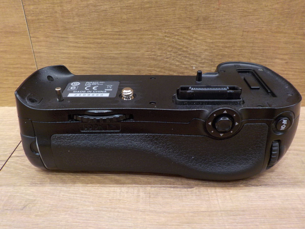 中古：B(並品)】ニコン マルチパワーバッテリーパック MB-D12