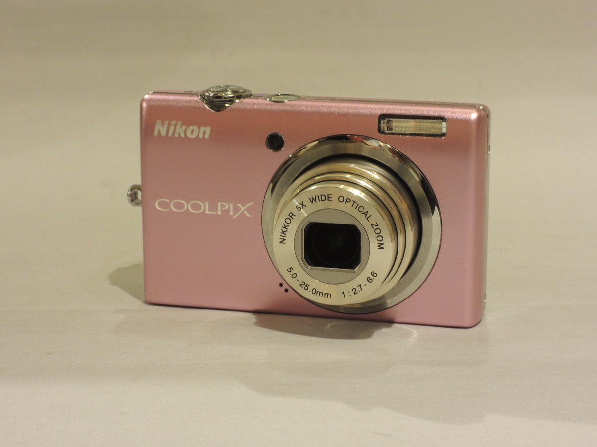 Nikon COOLPIX S570 コンパクトデジタルカメラ Amazon.com : Nikon Coolpix S570 12MP Digital Camera with 5x