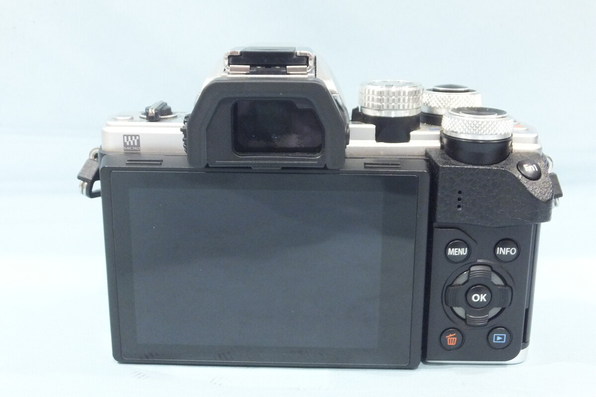 オリンパス OM-D E-M10 MarkII ボディ シルバー