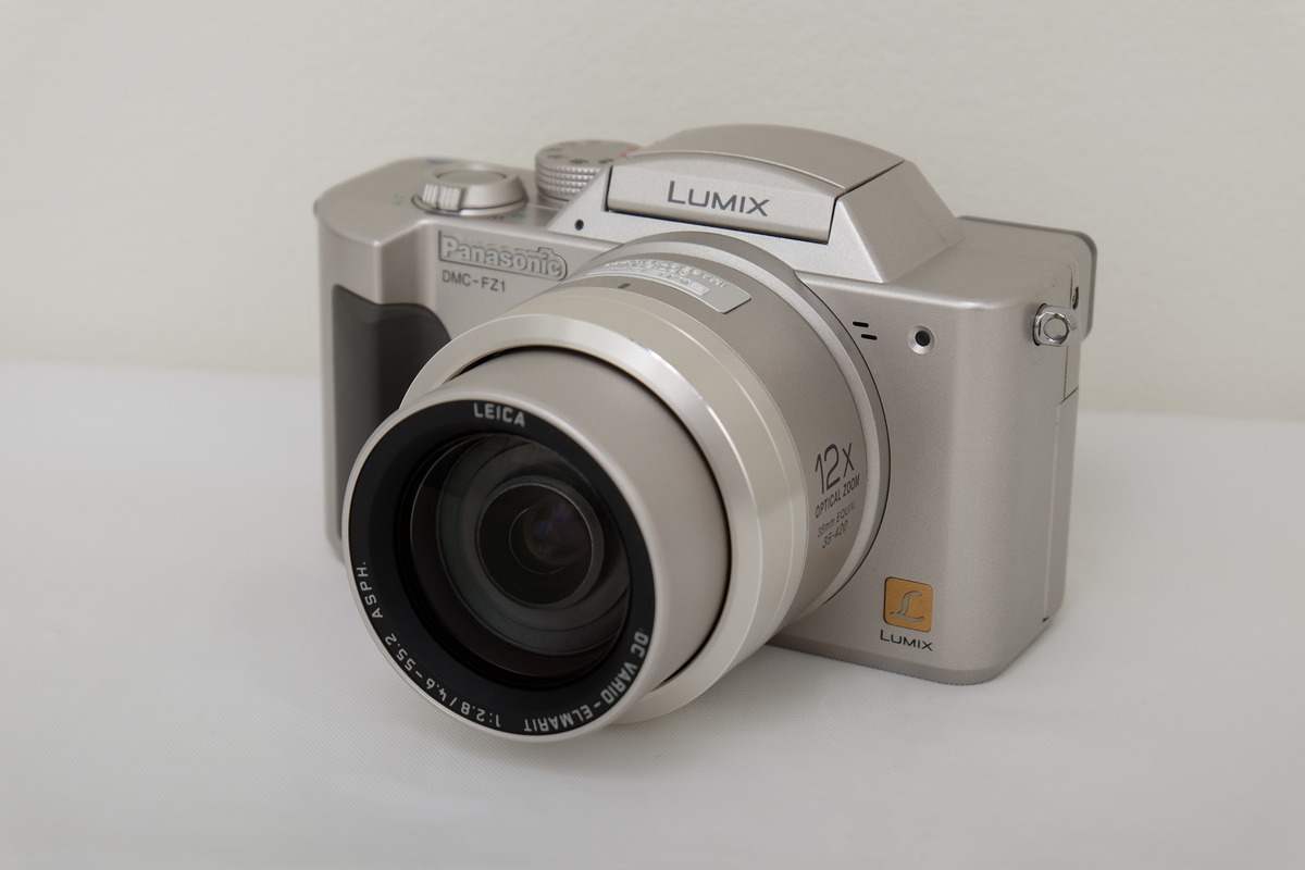 ★未使用品★極美品 Panasonic LUMIX DMC-FZ1 シルバー 中古：B(並品)】パナソニック（Panasonic）DMC-FZ1 シルバー【200万