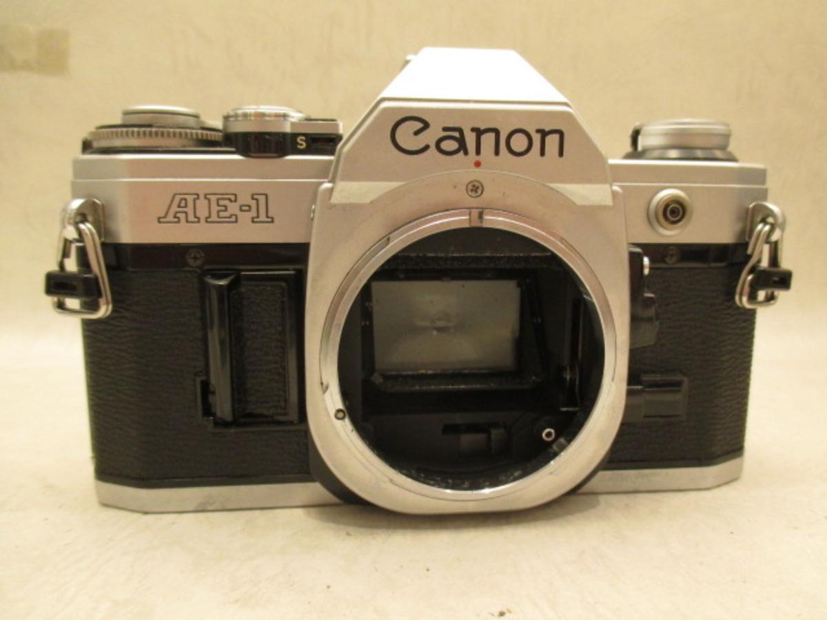 Canon AE-1 シルバー 本体のみ 現状品 中古：C(やや難あり)】キヤノン AE-1 ボディ シルバー | 2445360013938