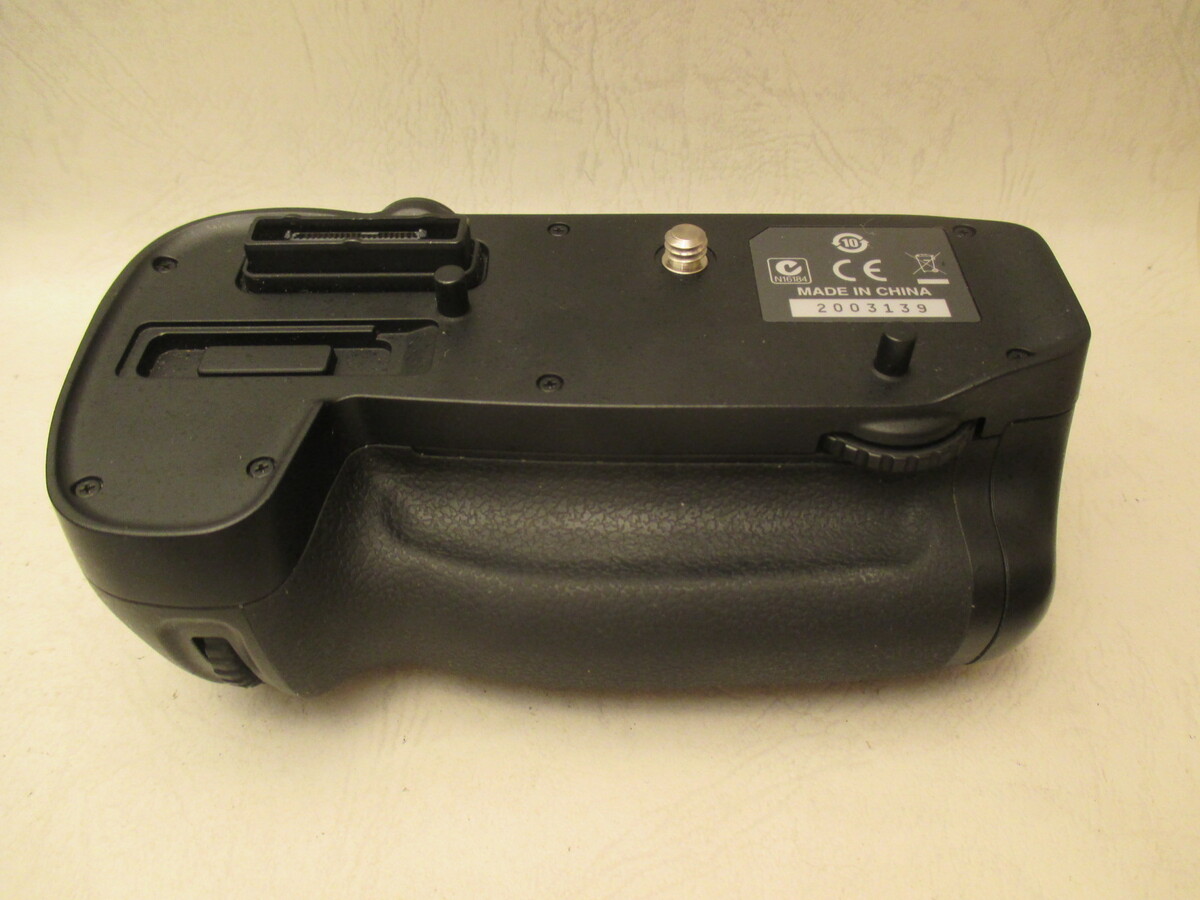 Nikon マルチパワーバッテリーパック MB-D15(美品)  中古 NIKON MB-D15 MS-D14 マルチパワーバッテリーパック カメラ周辺