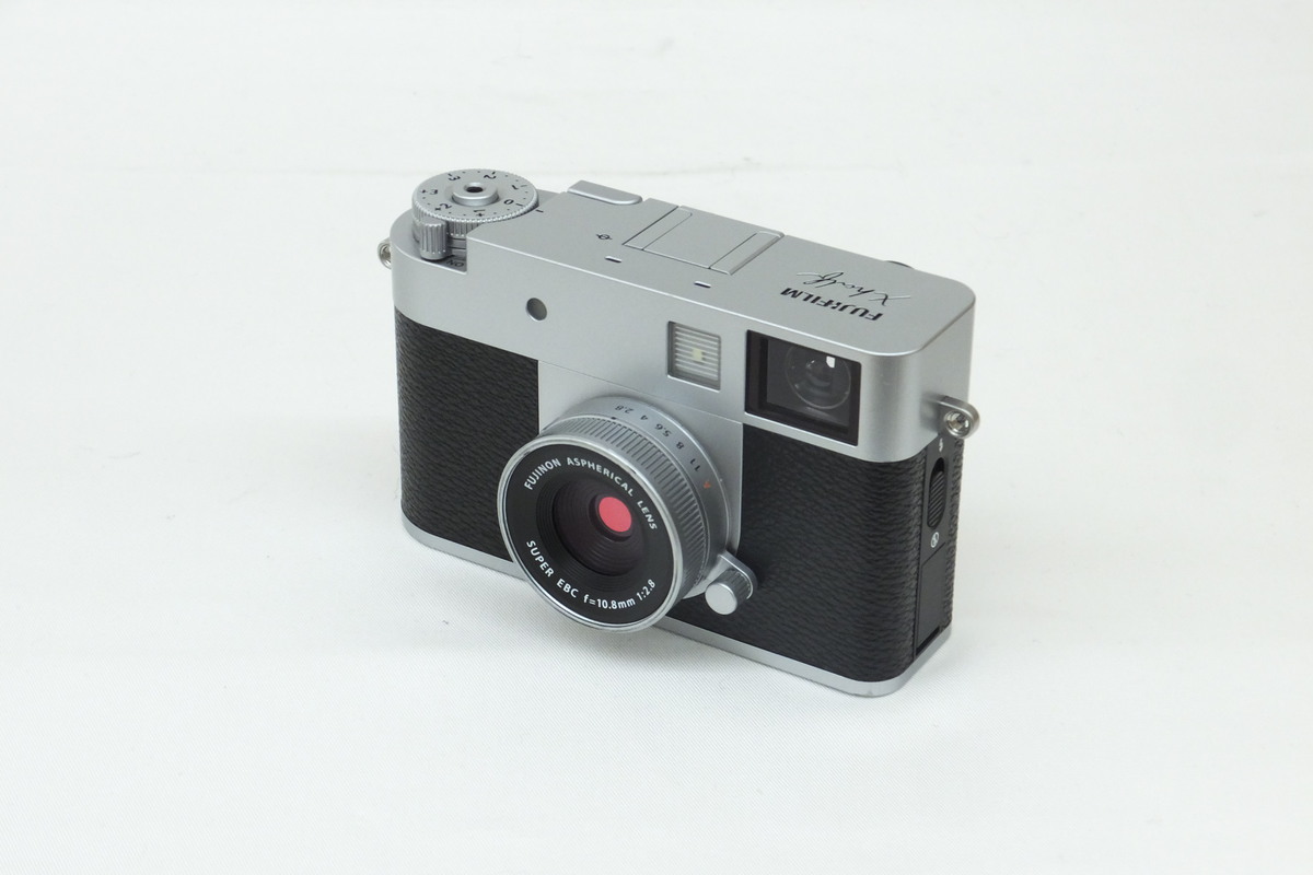 FUJIFILM X half X-HF1 シルバー 中古美品 おまけつき 富士フイルム X half (FUJIFILM X-HF1) シルバー 中古