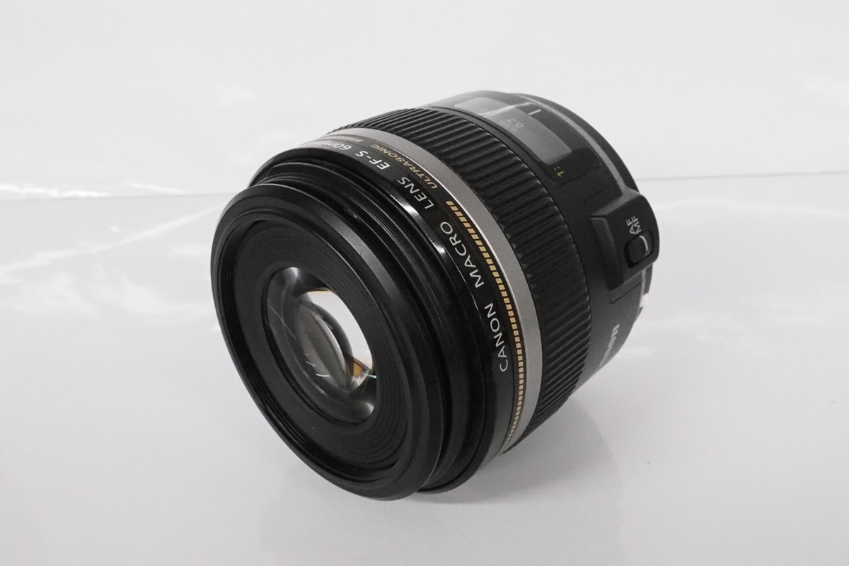 Canon EF-S 60mm f/2.8 USM レンズ　フード付き Canon EF-S 60mm f/2.8 USM レンズ フード付き Canon EF-S 60mm