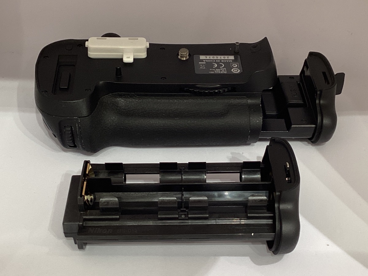 中古：B(並品)】ニコン マルチパワーバッテリーパック MB-D12