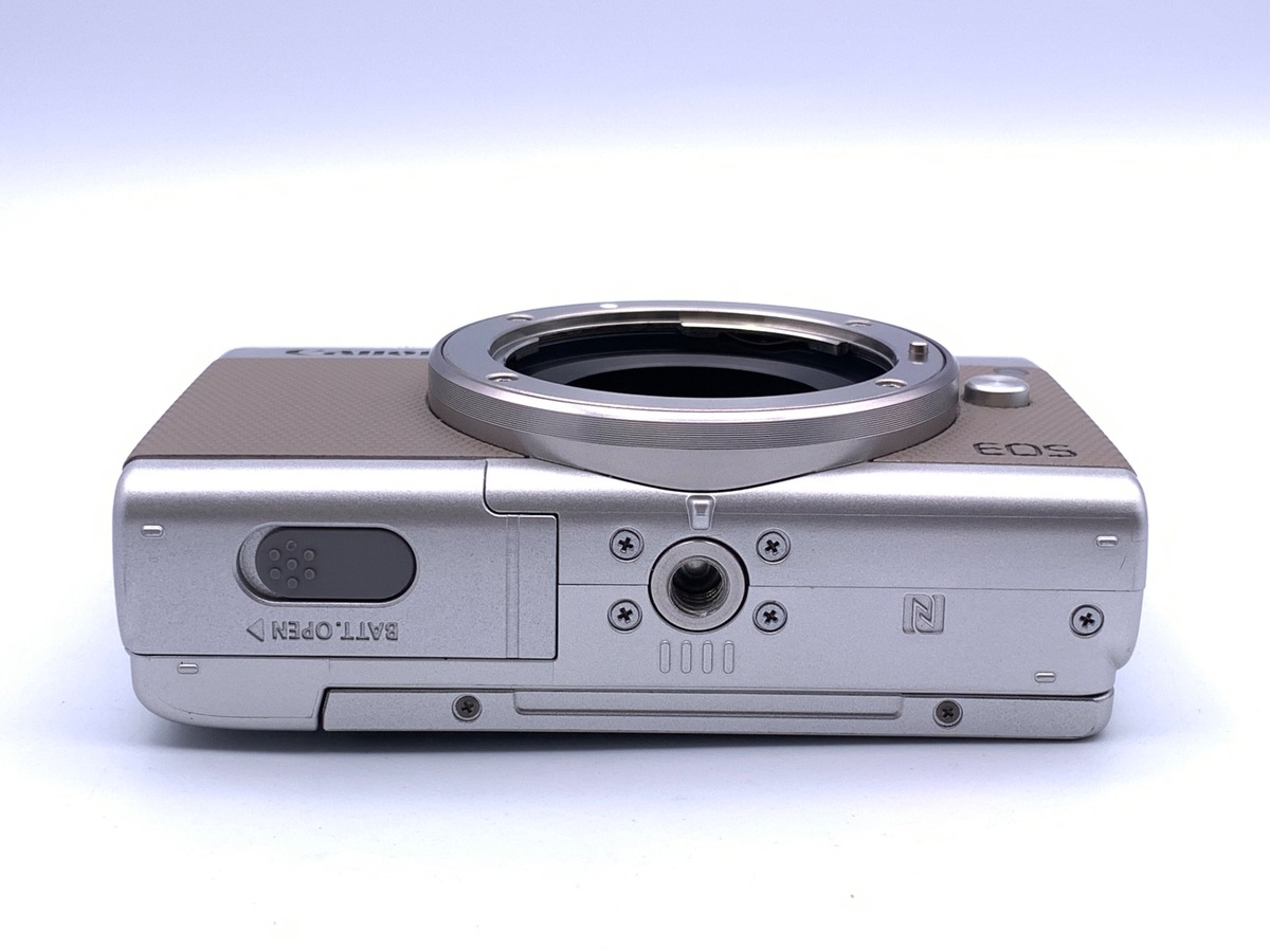 �L���m�� EOS M100 �{�f�B �O���[