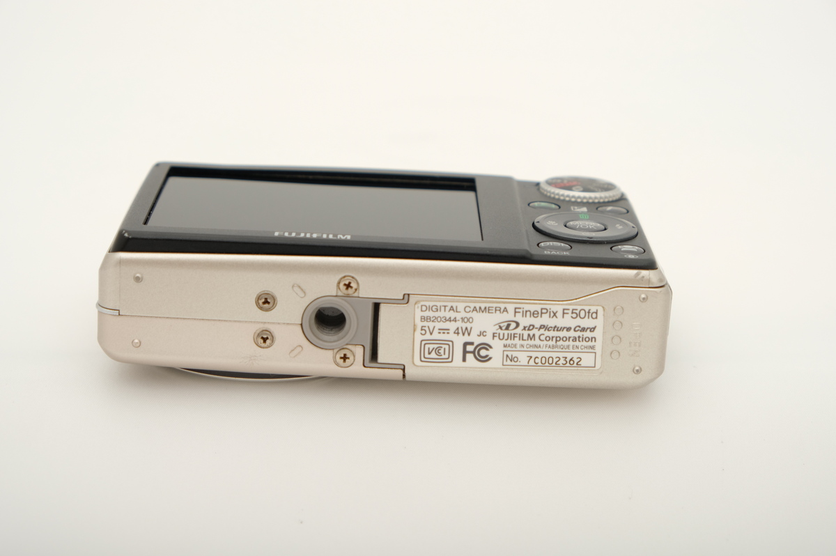 Fujifilm FinePix F50 デジタルカメラ シルバー　中古 FUJIFILM 【中古】FUJIFILM 富士フイルム FINEPIX F50fd