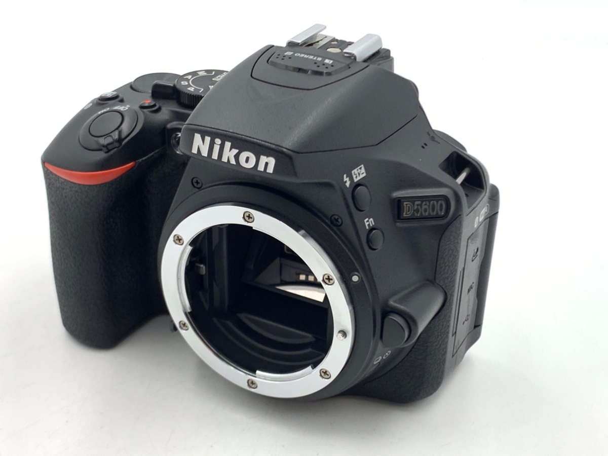 Nikon D5600 デジタル一眼レフカメラ 中古品 綺麗！ ニコン Nikon D5600 レンズキット デジタル 一眼レフ カメラ
