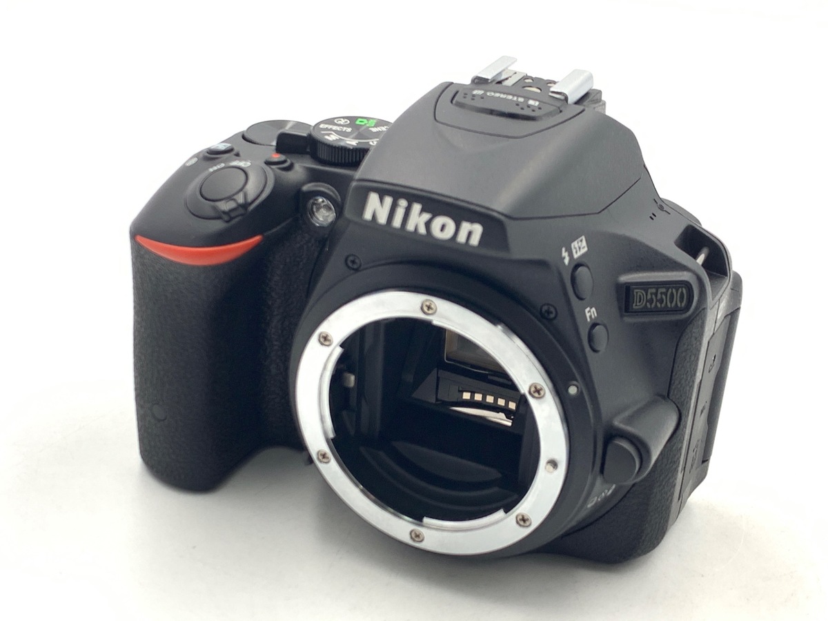 �j�R�� D5500 �{�f�B �u���b�N