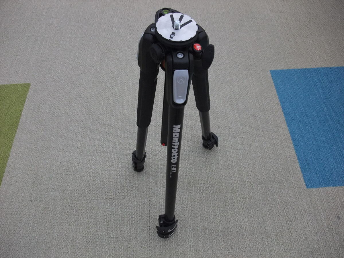 Manfrotto - Manfrotto マンフロット MT190XPRO3 アルミ三脚3段 中古良品 Amazon | Manfrotto 190プロアルミニウム三脚 3段 イタリア製