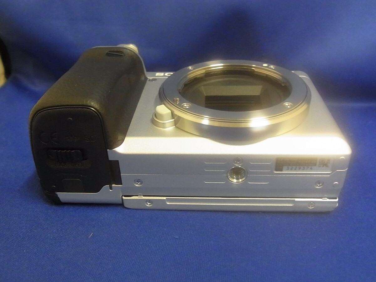 α6400 ボディ シルバー ILCE-6400【2420万画素】