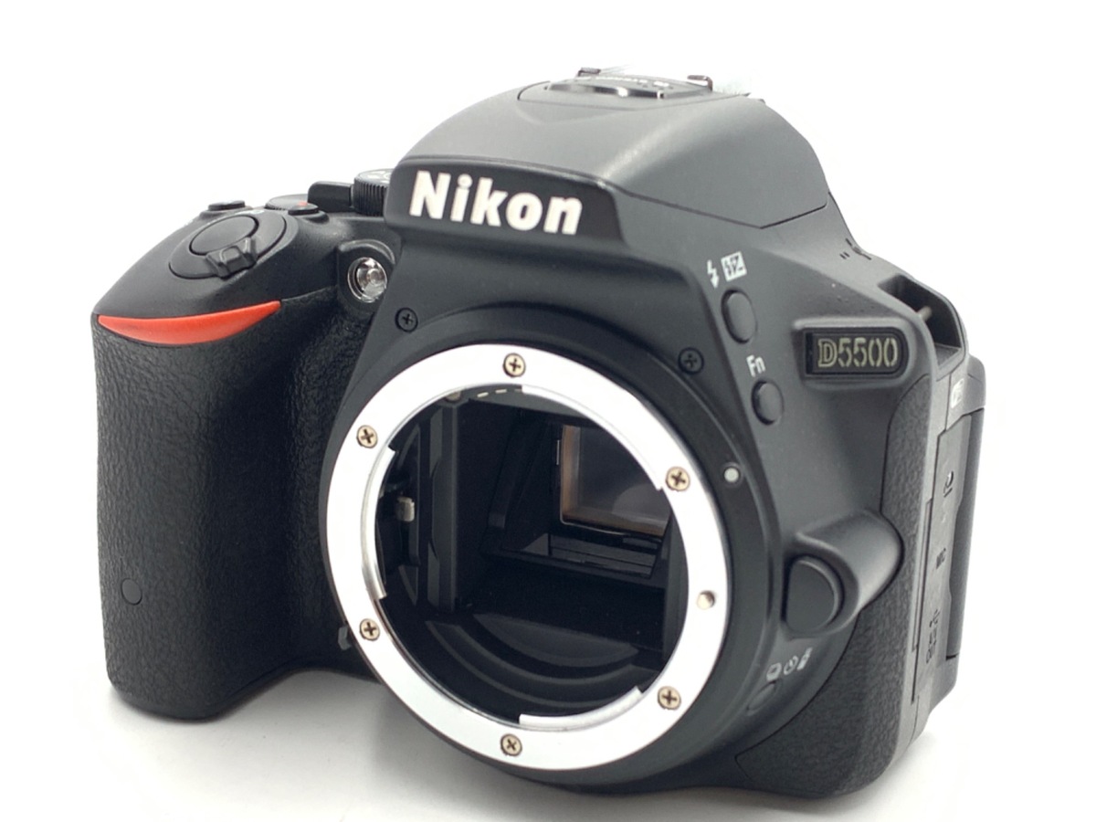 �j�R�� D5500 �{�f�B �u���b�N
