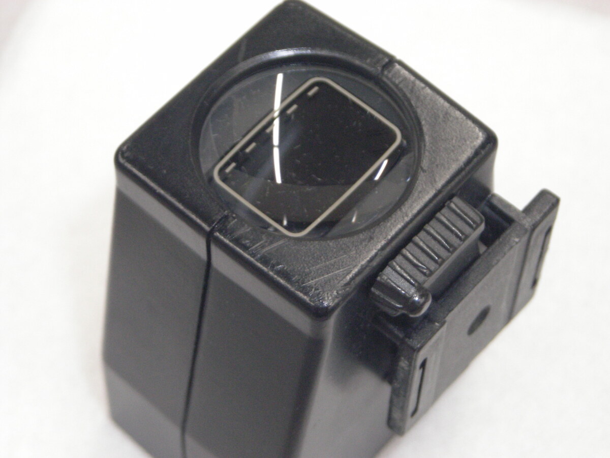 Leica 28mmファインダー 12009 Leica純正のプラスチック製ビューファインダー(12009)を買って