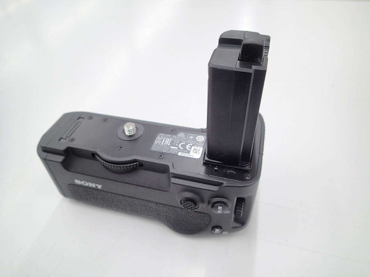 中古:AB(良品)】ソニー 縦位置グリップ VG-C4EM | 2447510034336 中古:AB(良品)】ソニー 縦位置グリップ VG-C4EM | 2447510034336