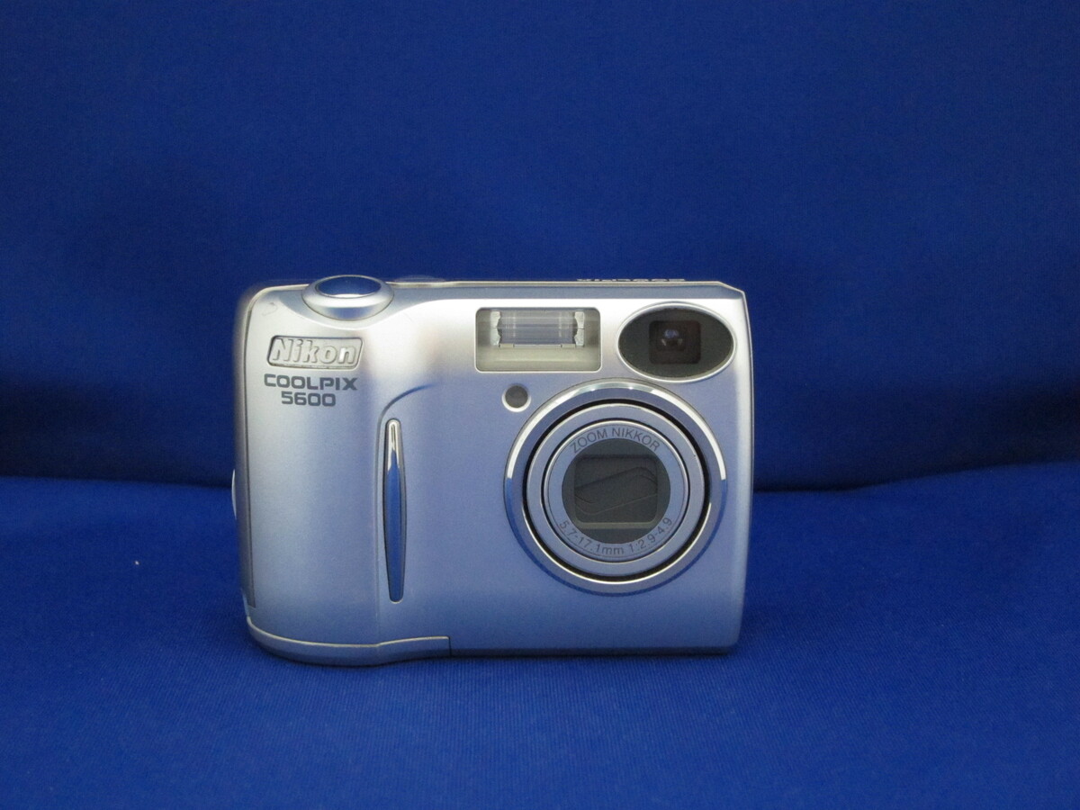 中古：B(並品)】ニコン（Nikon）COOLPIX 5600 シルバー【500万画素